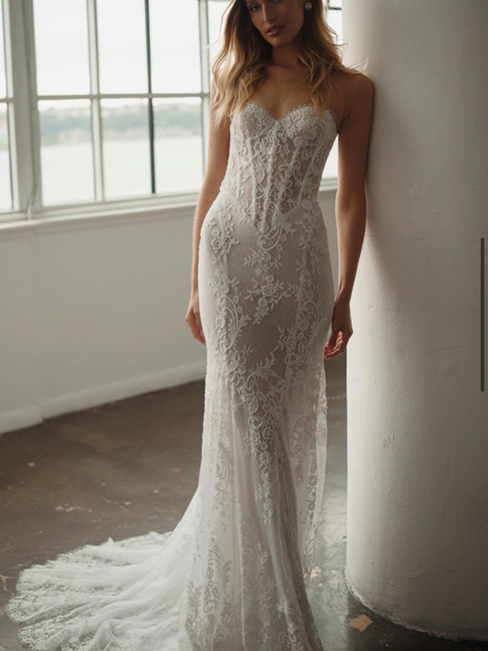 Elegant Strapless Lace Mermaid Wedding Dress in White